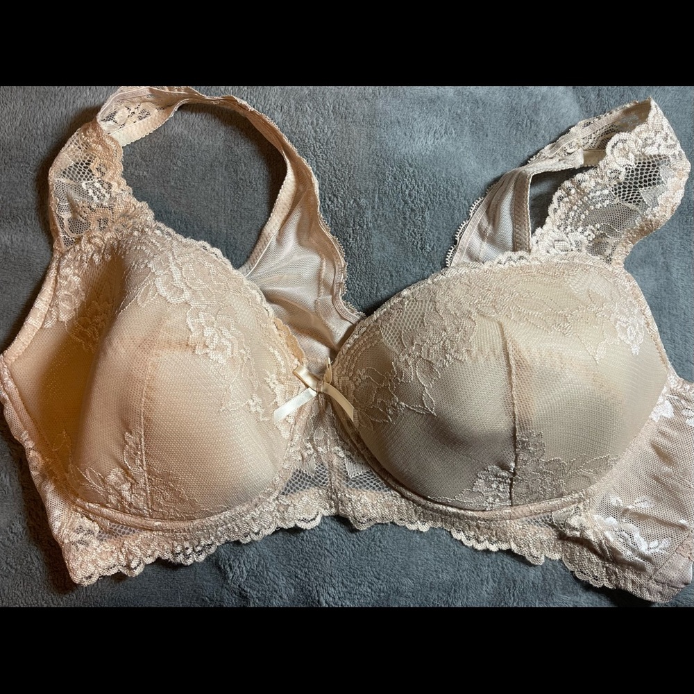 Cream Lace Bra with Back closure